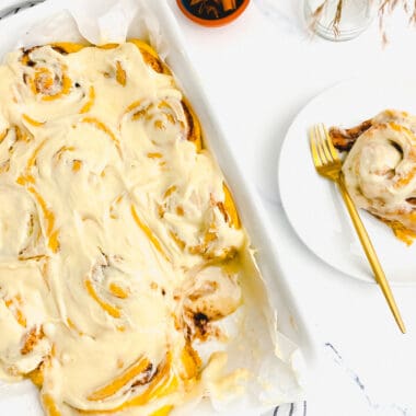 pumpkin spice cinnamon roll_6903