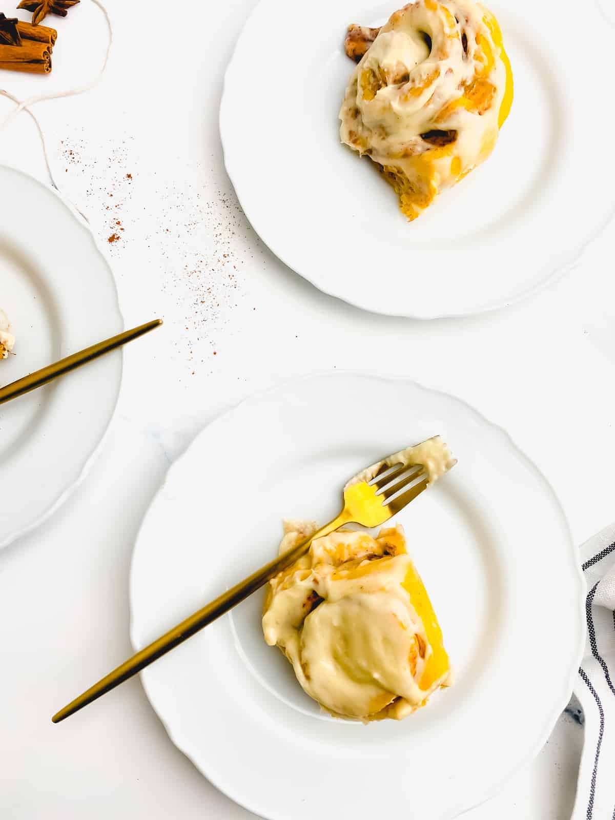 pumpkin spice cinnamon roll_6935